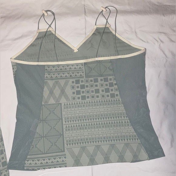 🌸HOST PICK🌸JORDAN X BEPHIE'S BEAUTY SUPPLY TANK WITH DETACHABLE SLEEVES - Picture 8 of 10